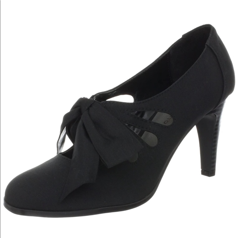 Ann Marino Laditude Pump